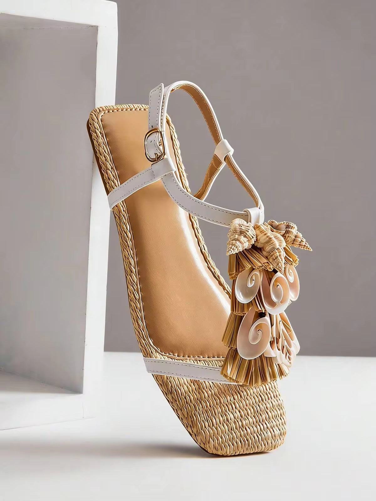 SHUZIA Women's Casual Comfortable Seashell Embellished Flat Sandals